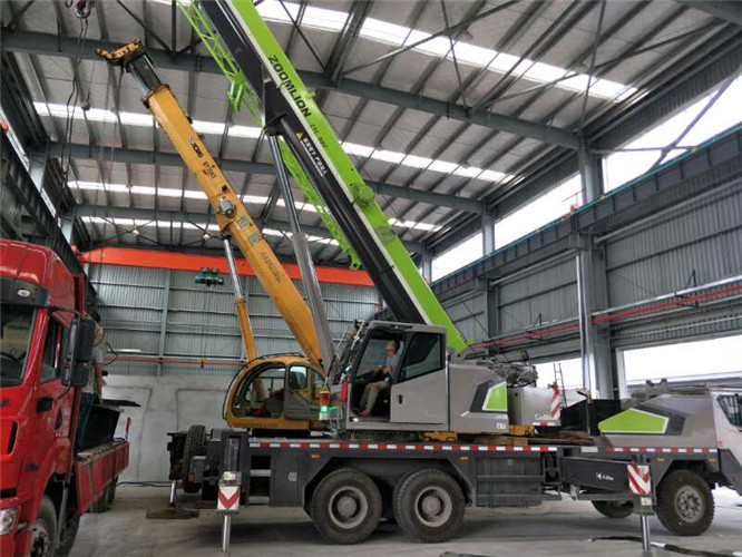 梁子湖区高空车出租需要注意哪些安全事项？