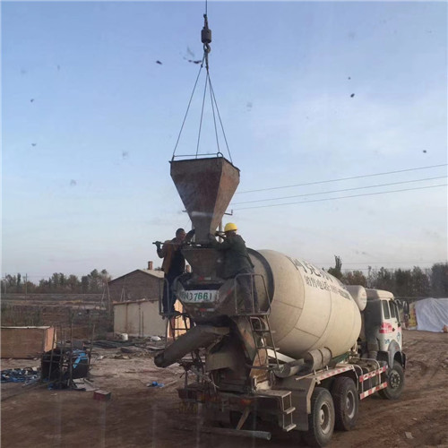 梁子湖区“精准瞄准”—— 吊车的 “定位导航” 技术